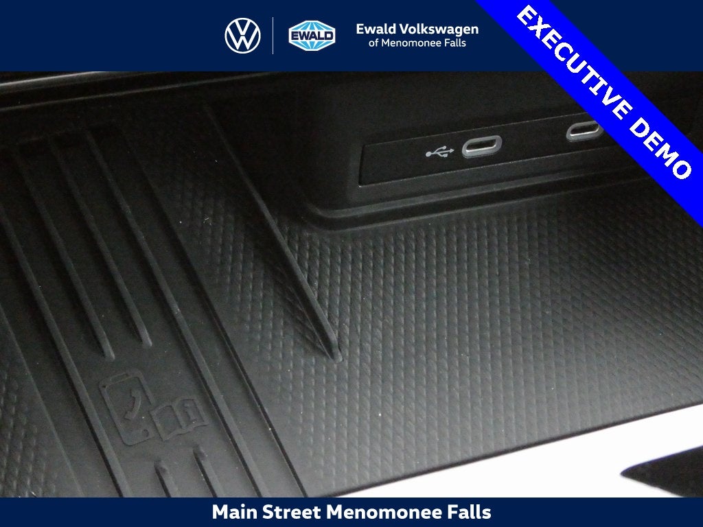 2025 Volkswagen Atlas Cross Sport 2.0T SEL R-Line Black