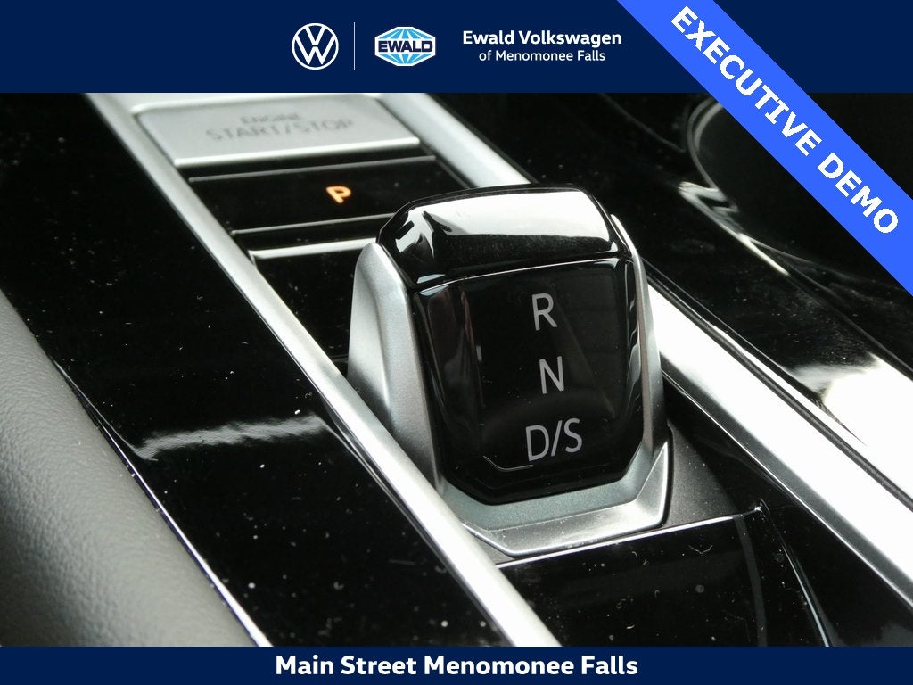 2025 Volkswagen Atlas Cross Sport 2.0T SEL R-Line Black