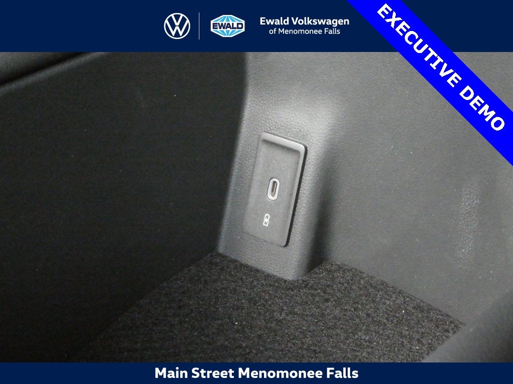 2025 Volkswagen Atlas Cross Sport 2.0T SEL R-Line Black