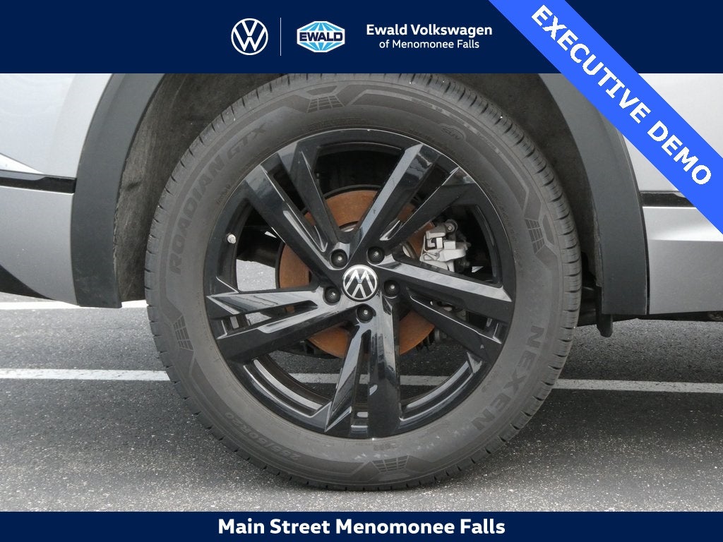 2025 Volkswagen Atlas Cross Sport 2.0T SEL R-Line Black