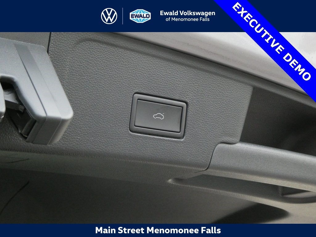 2025 Volkswagen Atlas Cross Sport 2.0T SEL R-Line Black