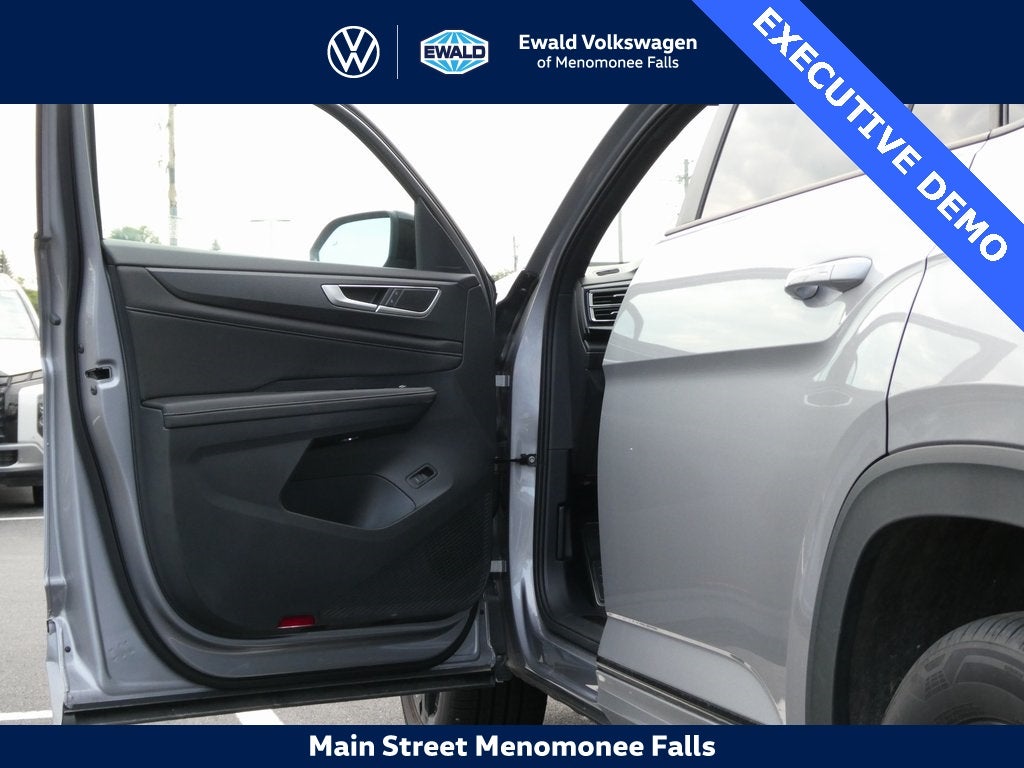 2025 Volkswagen Atlas Cross Sport 2.0T SEL R-Line Black