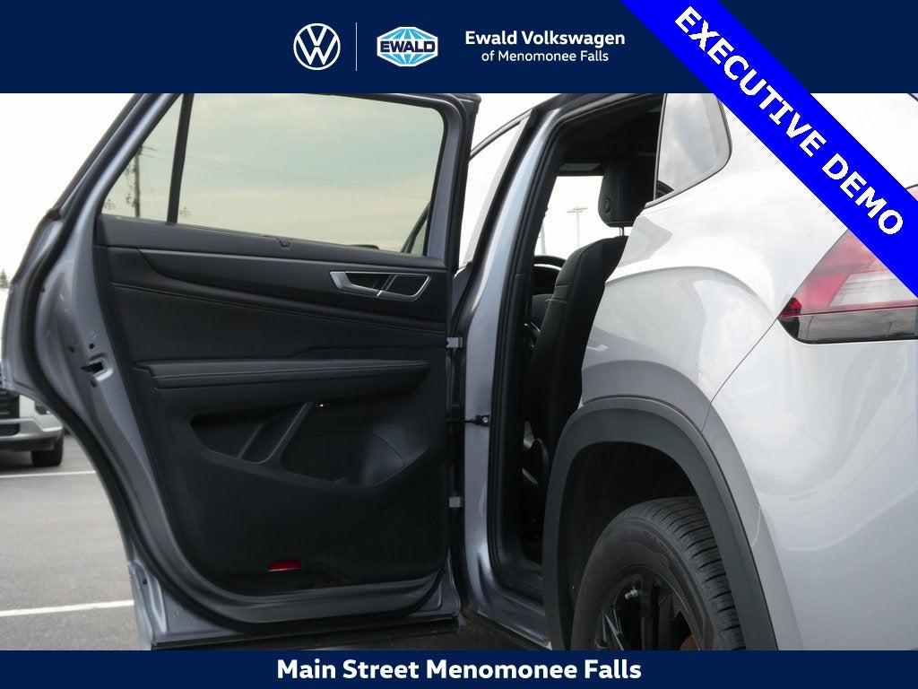 2025 Volkswagen Atlas Cross Sport 2.0T SEL R-Line Black