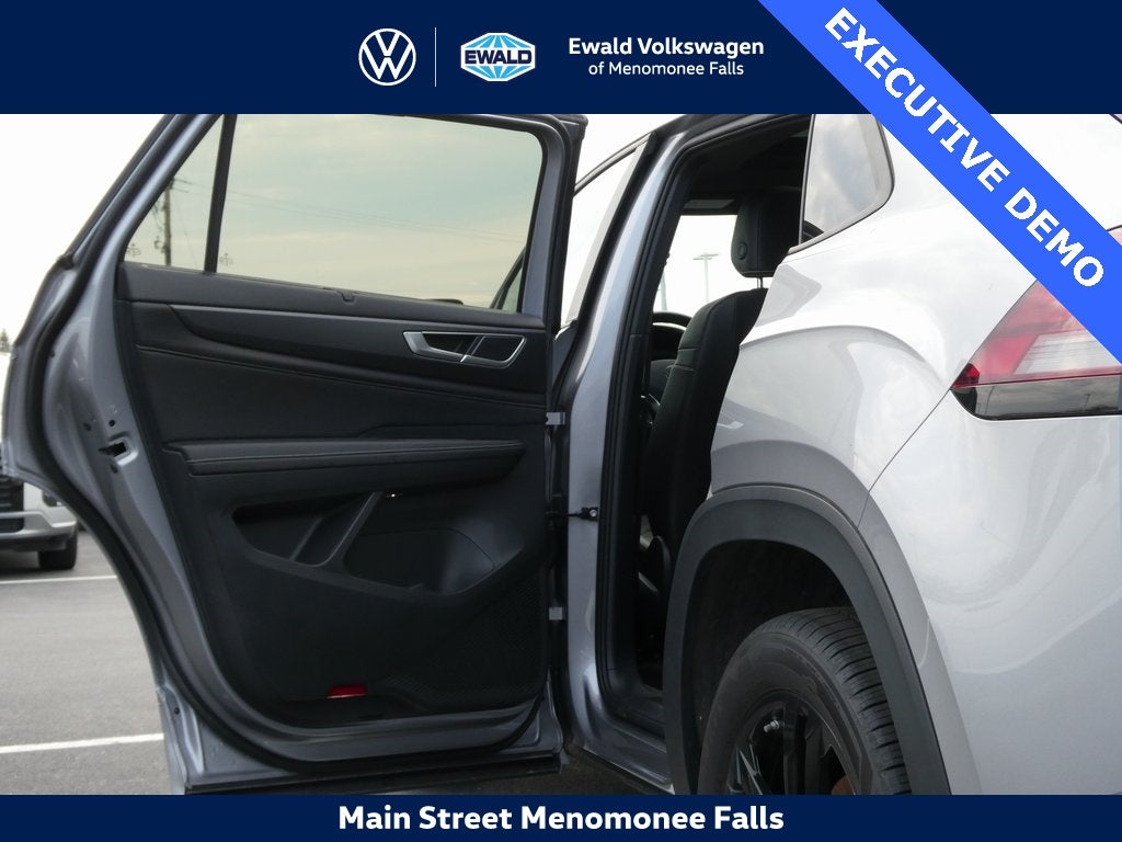 2025 Volkswagen Atlas Cross Sport 2.0T SEL R-Line Black
