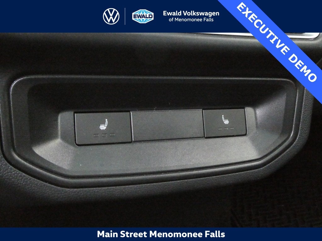 2025 Volkswagen Atlas Cross Sport 2.0T SEL R-Line Black