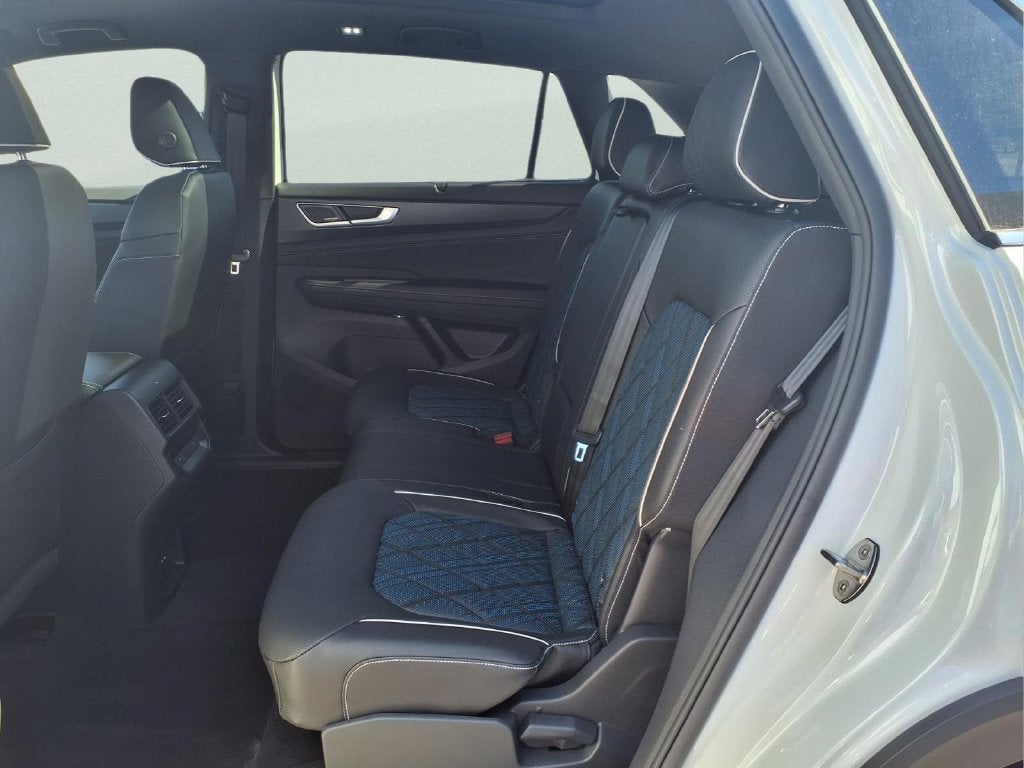 2026 Volkswagen Atlas Cross Sport SEL Premium R-Line