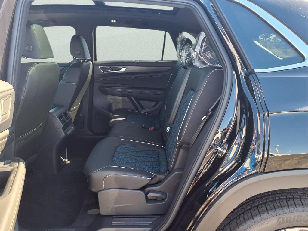 2026 Volkswagen Atlas Cross Sport SEL Premium R-Line