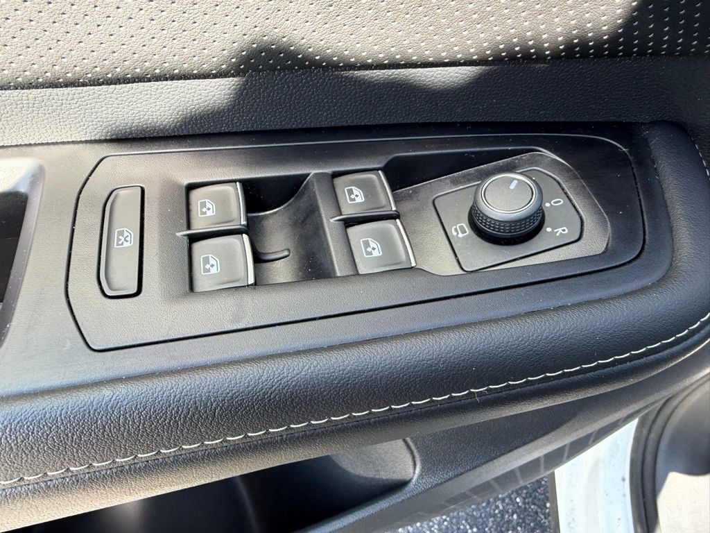 2025 Volkswagen Atlas Cross Sport 2.0T SEL Premium R-Line 4MOTION