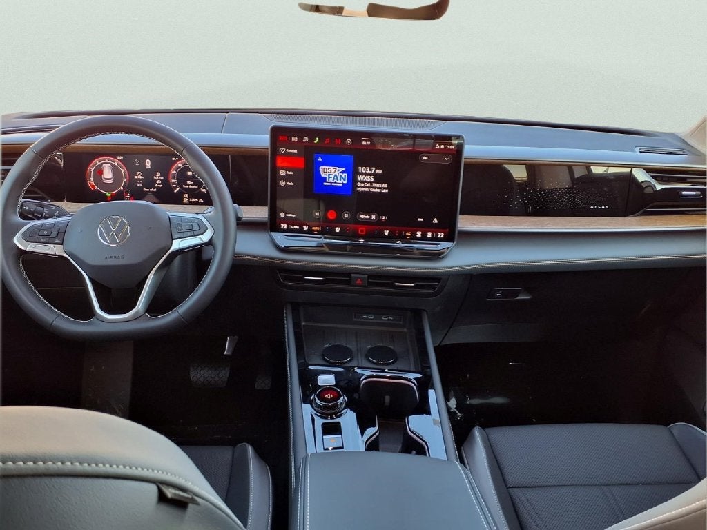 2027 Volkswagen Atlas SE w/Technology