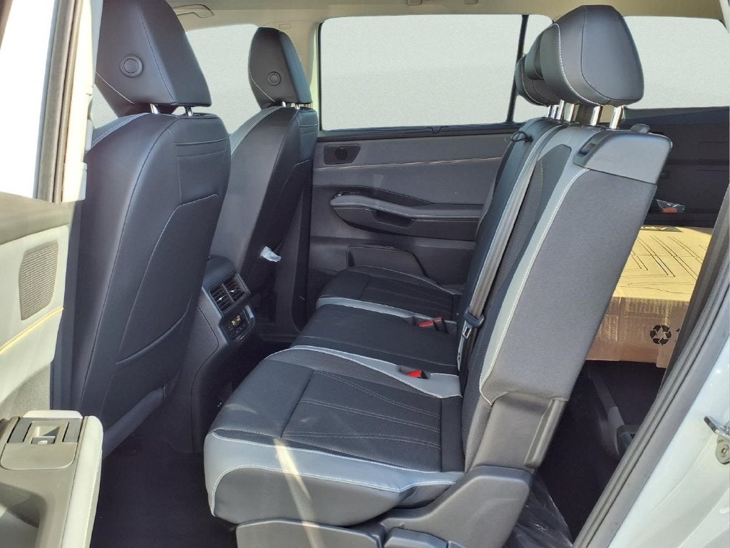 2027 Volkswagen Atlas SE w/Technology