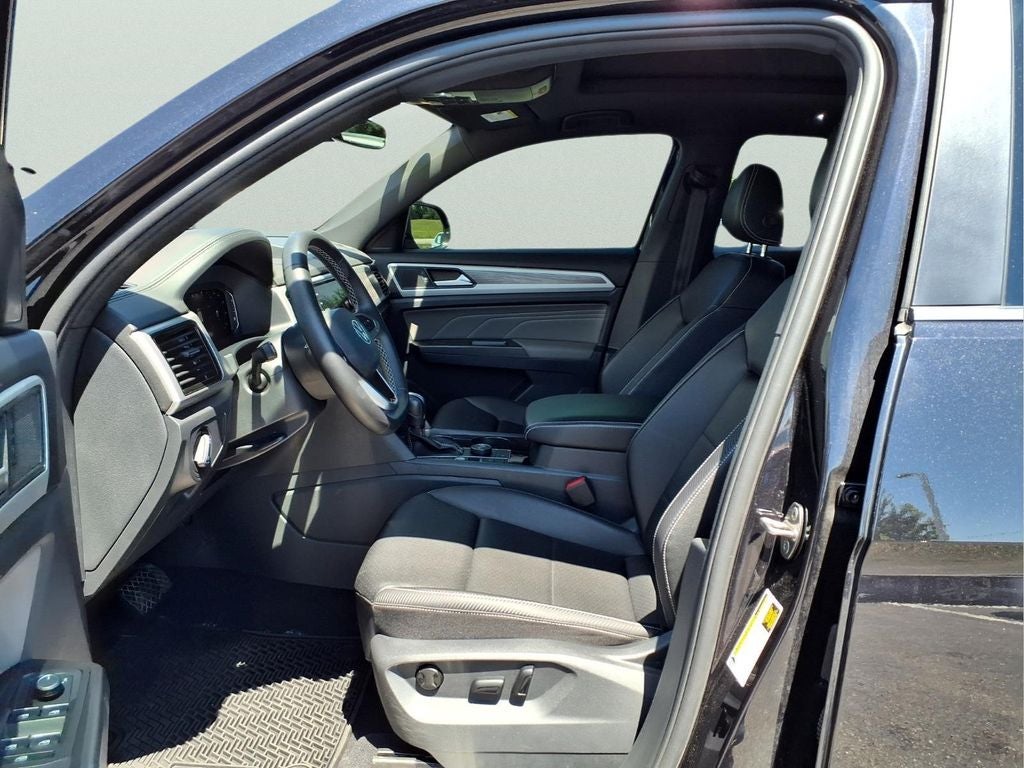 2023 Volkswagen Atlas Cross Sport 2.0T SE w/Technology