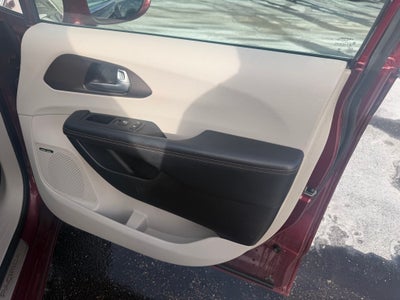 2017 Chrysler Pacifica Touring L Plus