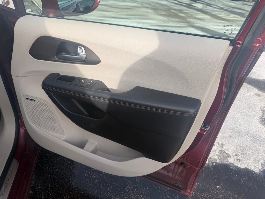 2017 Chrysler Pacifica Touring L Plus