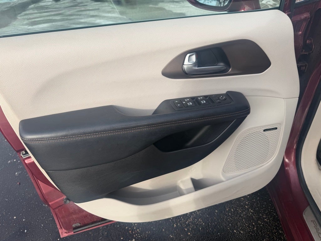 2017 Chrysler Pacifica Touring L Plus