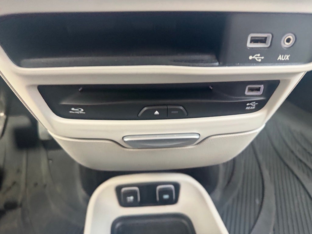 2017 Chrysler Pacifica Touring L Plus