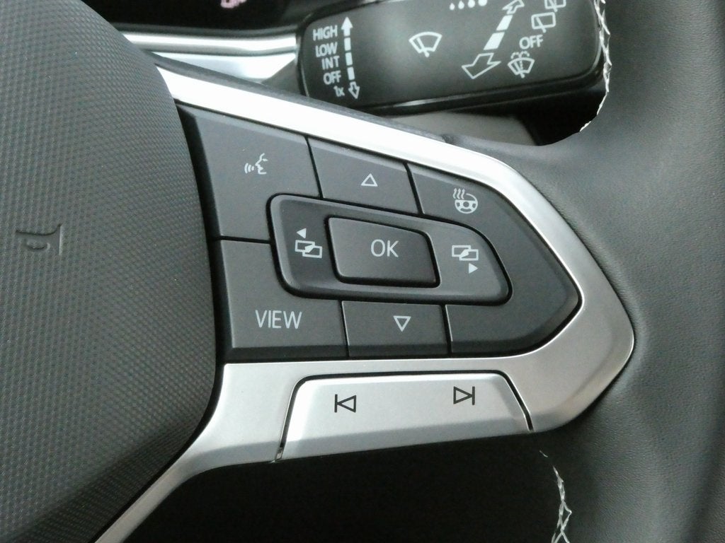 2025 Volkswagen Taos 1.5T SE Black