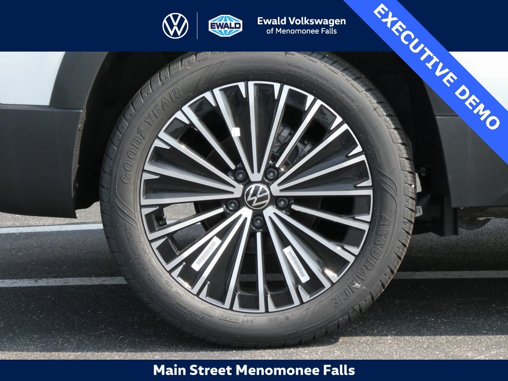 2025 Volkswagen Taos 1.5T SE Black