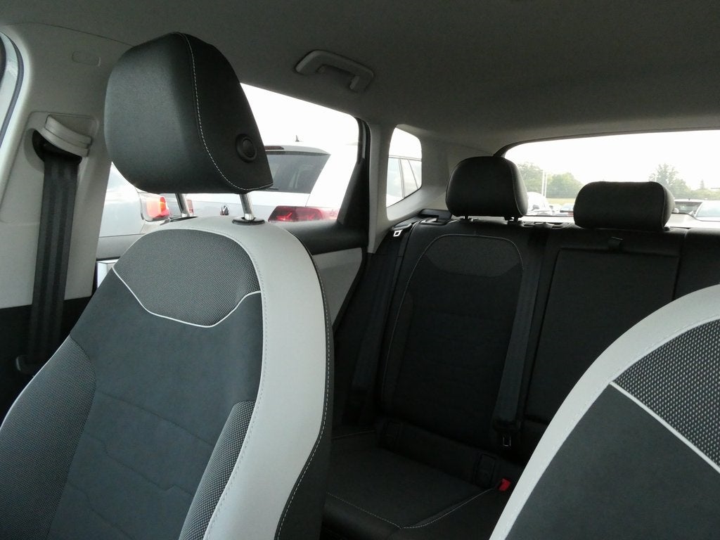 2025 Volkswagen Taos 1.5T SE Black