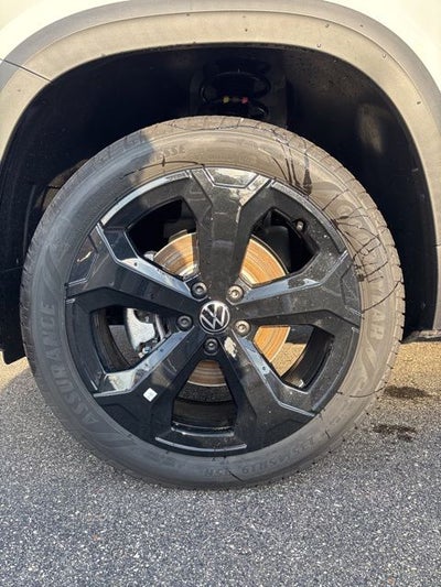 2026 Volkswagen Taos 1.5T SE Black