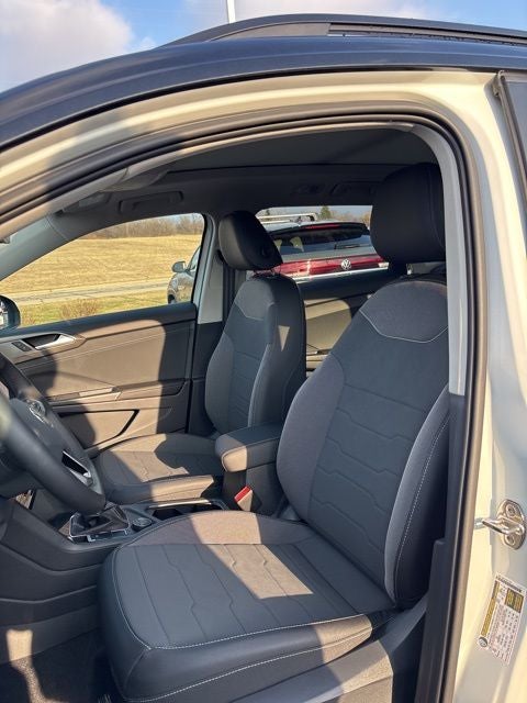 2026 Volkswagen Taos 1.5T SE Black