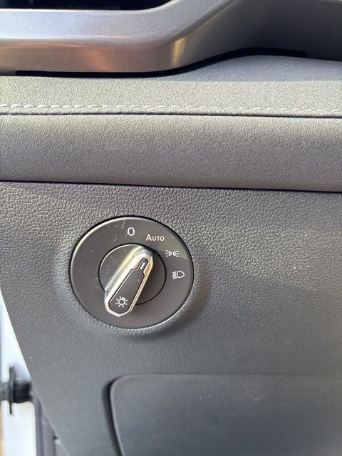 2026 Volkswagen Taos 1.5T SE Black