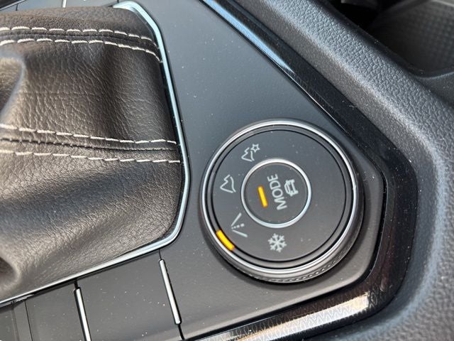 2026 Volkswagen Taos 1.5T SE Black