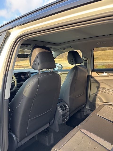 2026 Volkswagen Taos 1.5T SE Black