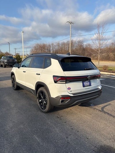 2026 Volkswagen Taos 1.5T SE Black