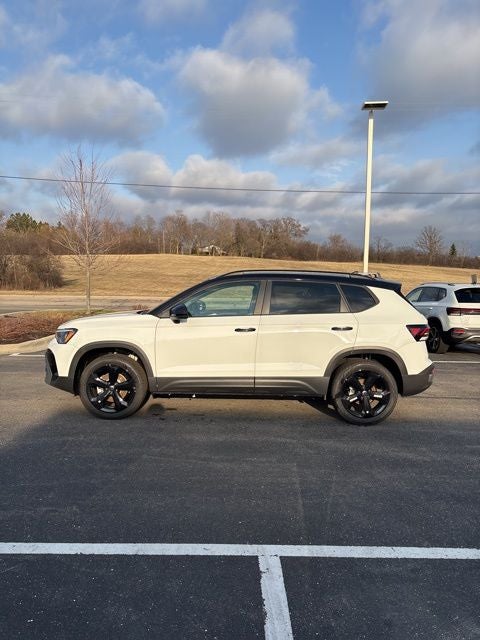 2026 Volkswagen Taos 1.5T SE Black