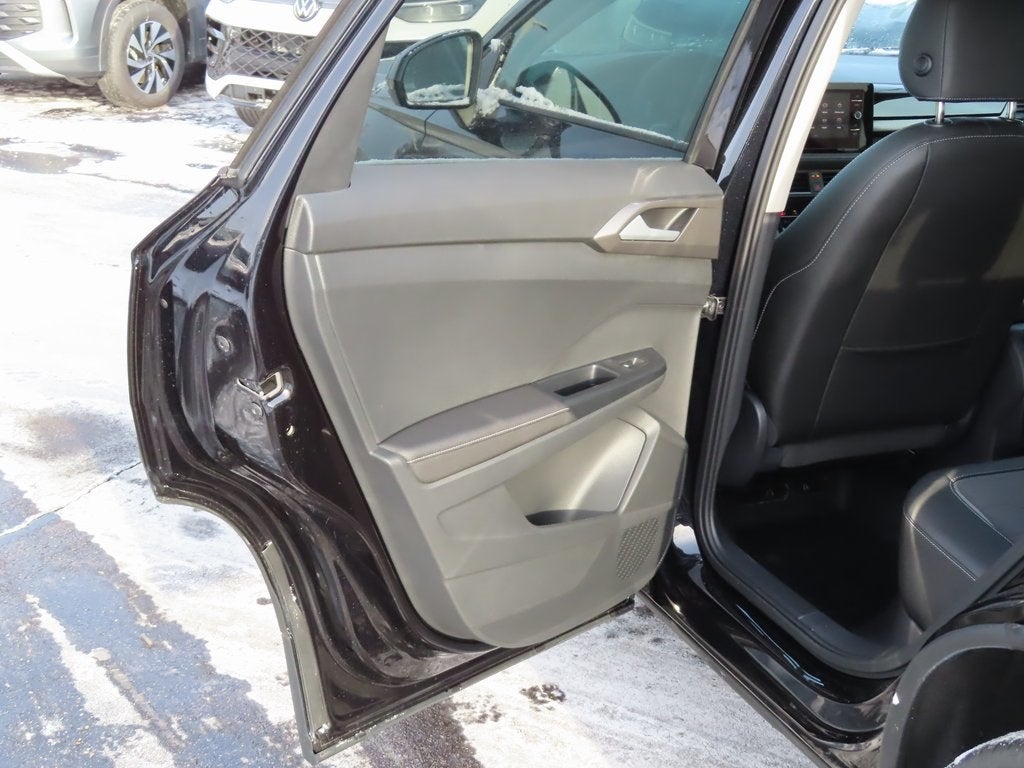 2026 Volkswagen Taos 1.5T SE Black