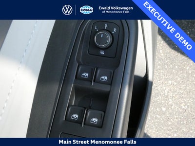 2025 Volkswagen Taos 1.5T SE Black 4MOTION