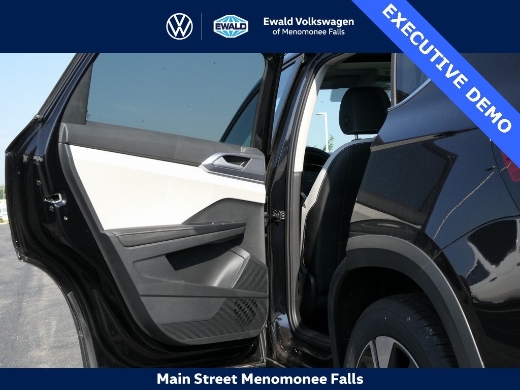2025 Volkswagen Taos 1.5T SE Black 4MOTION