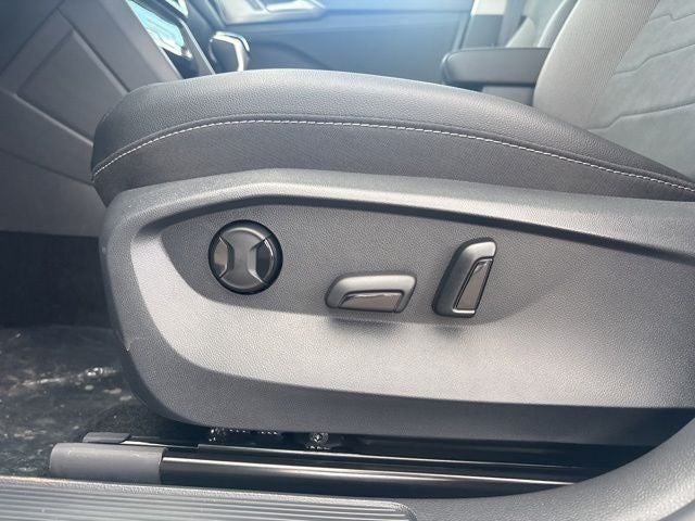 2026 Volkswagen Taos 1.5T SE Black