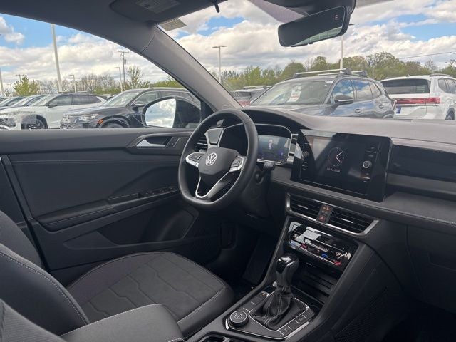 2026 Volkswagen Taos 1.5T SE Black
