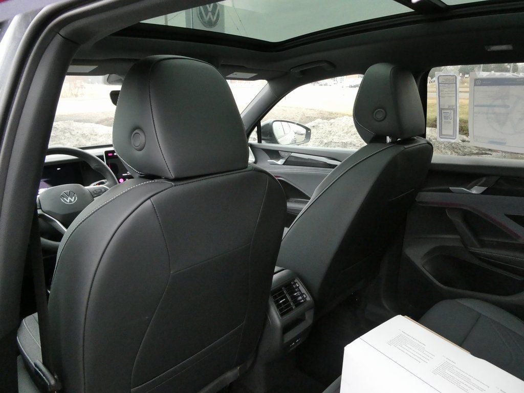 2026 Volkswagen Tiguan 2.0T SE R-Line Black