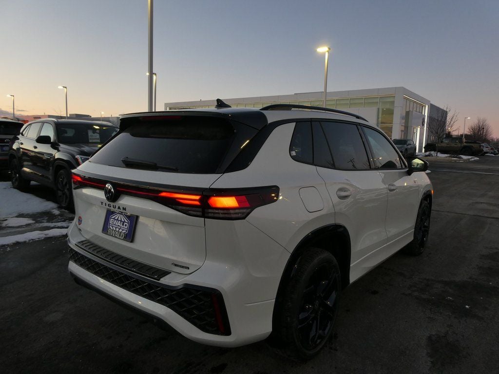 2026 Volkswagen Tiguan 2.0T SE R-Line Black