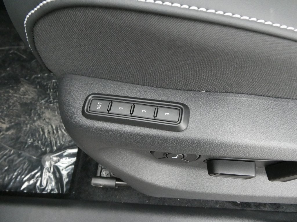 2026 Volkswagen Tiguan 2.0T SEL R-Line Turbo