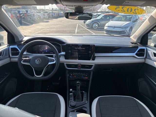 2025 Volkswagen Taos 1.5T SE