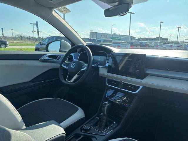 2025 Volkswagen Taos 1.5T SE