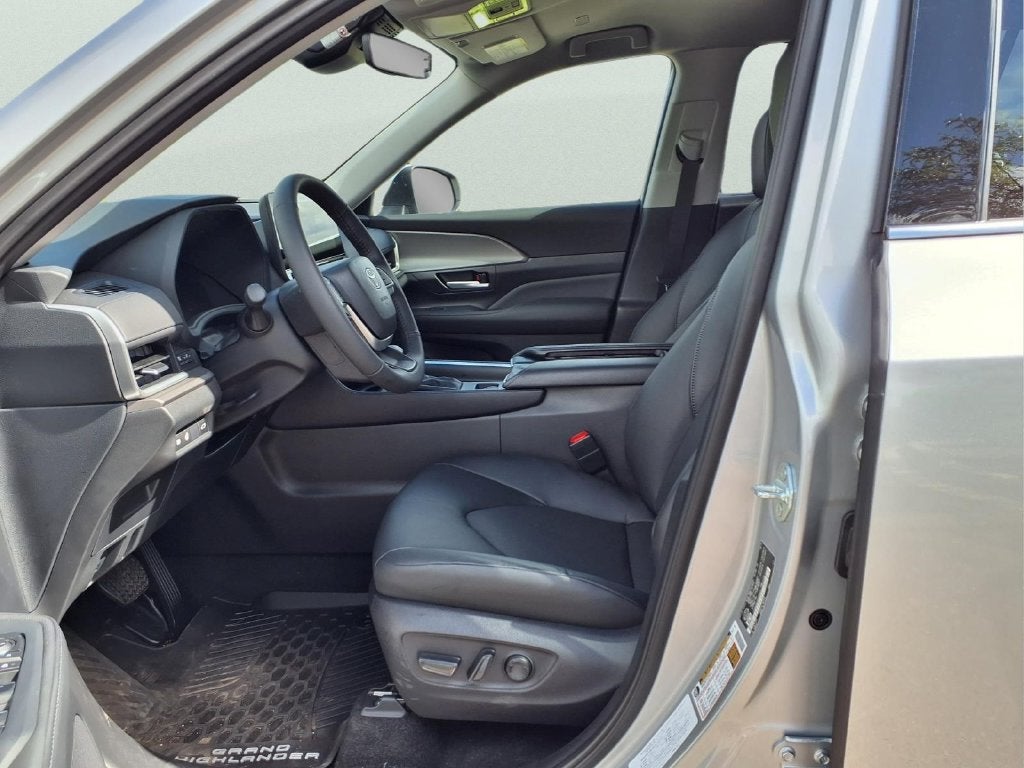 2026 Toyota Grand Highlander Base