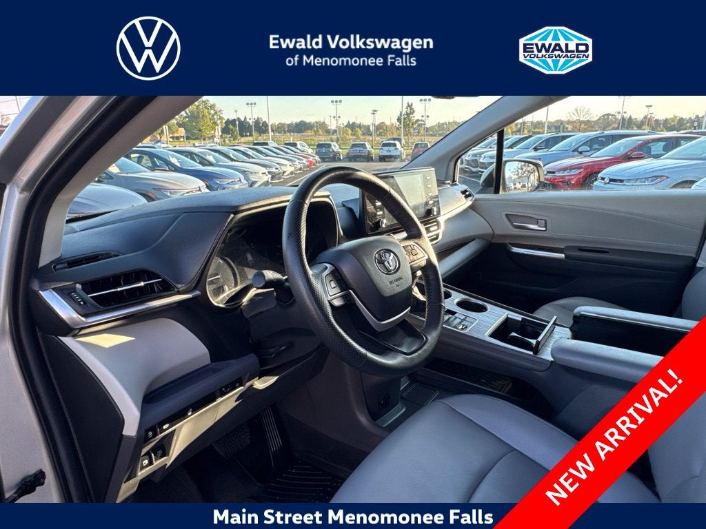 2024 Toyota Sienna XLE