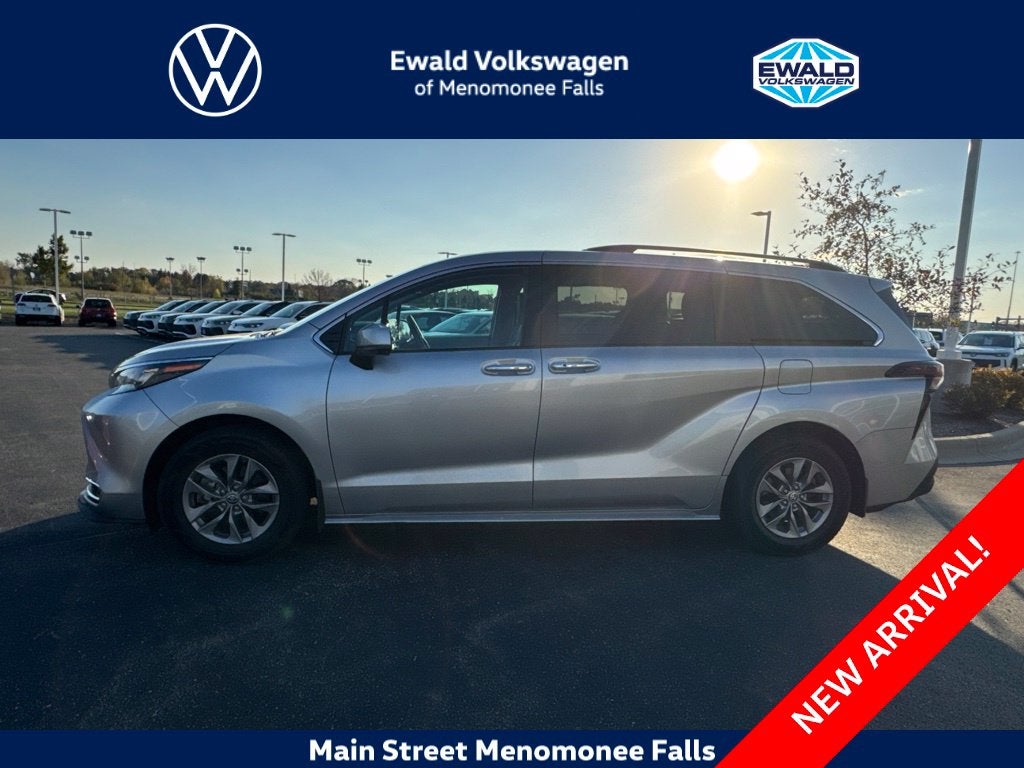 2024 Toyota Sienna XLE