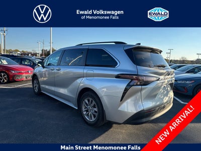 2024 Toyota Sienna XLE