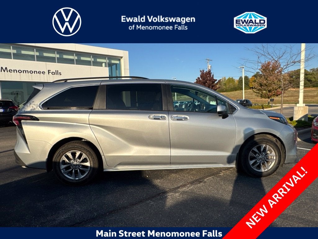 2024 Toyota Sienna XLE