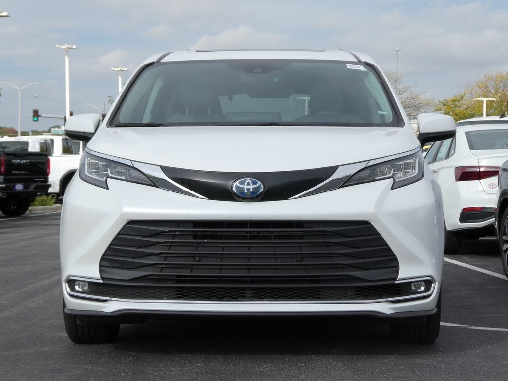 2023 Toyota Sienna XLE