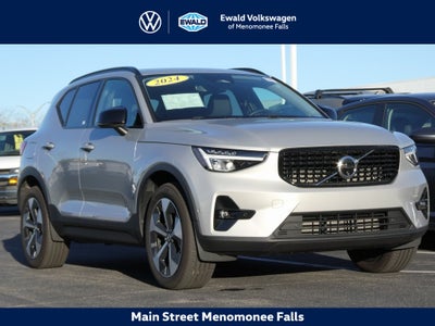 2024 Volvo XC40 B5 Plus Dark Theme