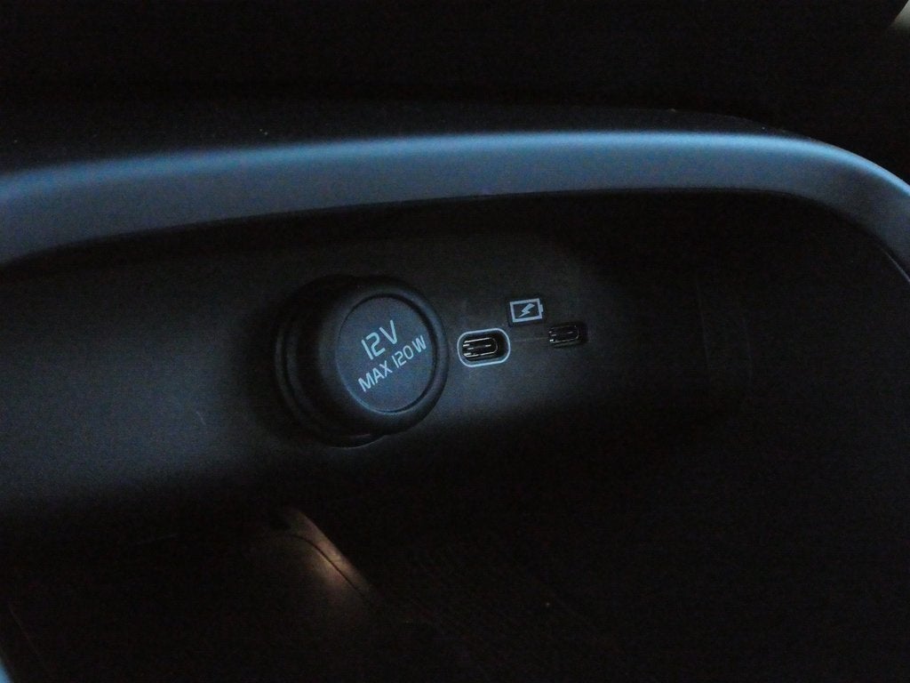 2024 Volvo XC40 B5 Plus Dark Theme