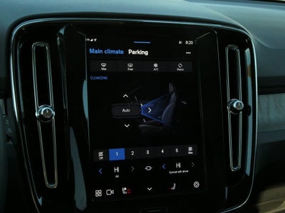 2024 Volvo XC40 B5 Plus Dark Theme