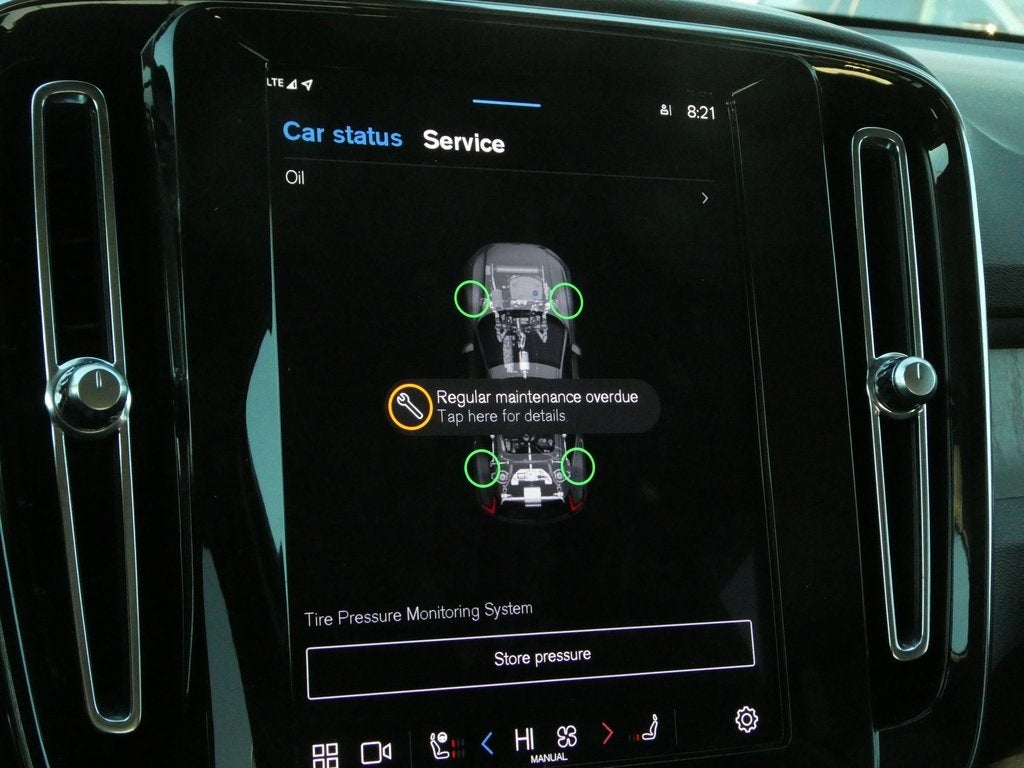 2024 Volvo XC40 B5 Plus Dark Theme