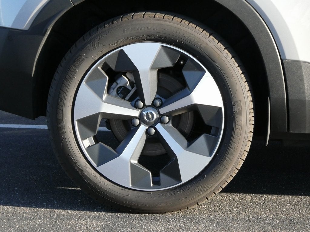 2024 Volvo XC40 B5 Plus Dark Theme